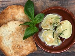 Ziegenkäse, gegrillt mit Honig & Rosmarin (ohne Brot)